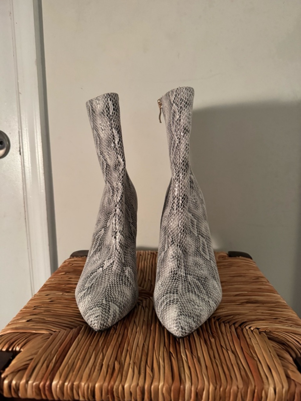 Fashion Nova Snake-Print Block Heel Ankle Boots - White/Gray/black size 8.5 - Picture 2 of 6